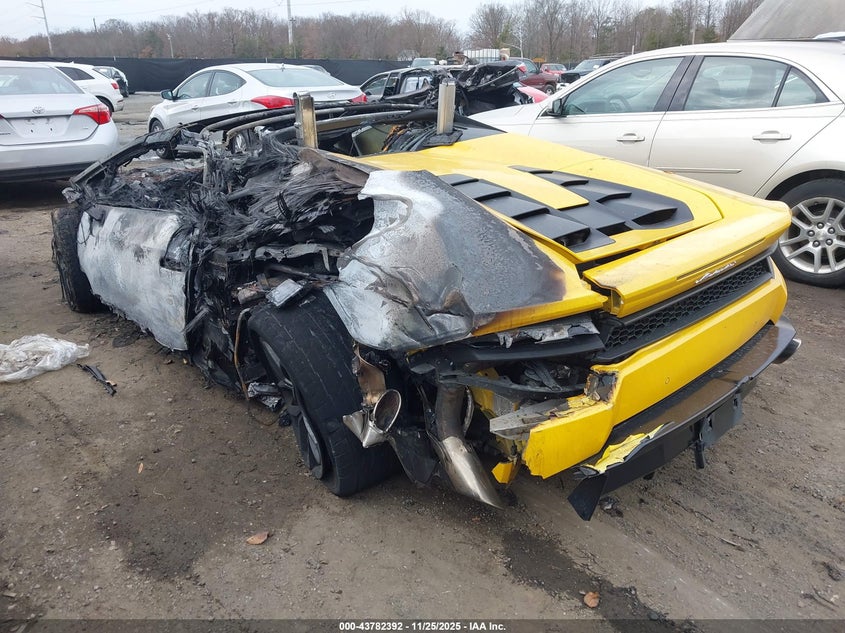 2019 Lamborghini Huracan VIN ZHWUR2ZF2KLA12155 IAAI salvage auction — INTERIOR BURN, Salvage Title, sold $33,350 on 2026-07-15 (photo 3)