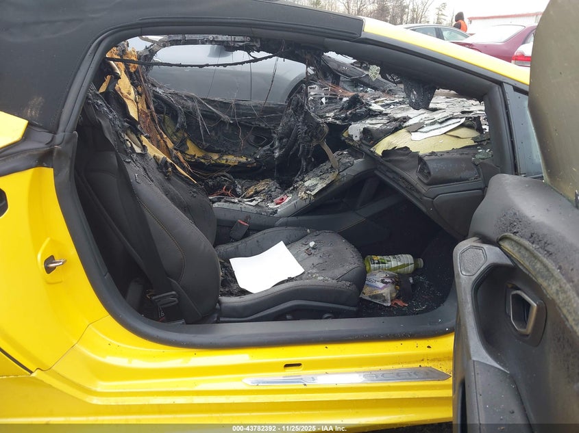 2019 Lamborghini Huracan VIN ZHWUR2ZF2KLA12155 IAAI salvage auction — INTERIOR BURN, Salvage Title, sold $33,350 on 2026-07-15 (photo 5)