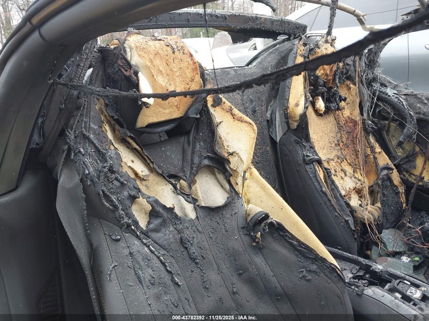 2019 Lamborghini Huracan VIN ZHWUR2ZF2KLA12155 IAAI salvage auction — INTERIOR BURN, Salvage Title, sold $33,350 on 2026-07-15 (photo 8)