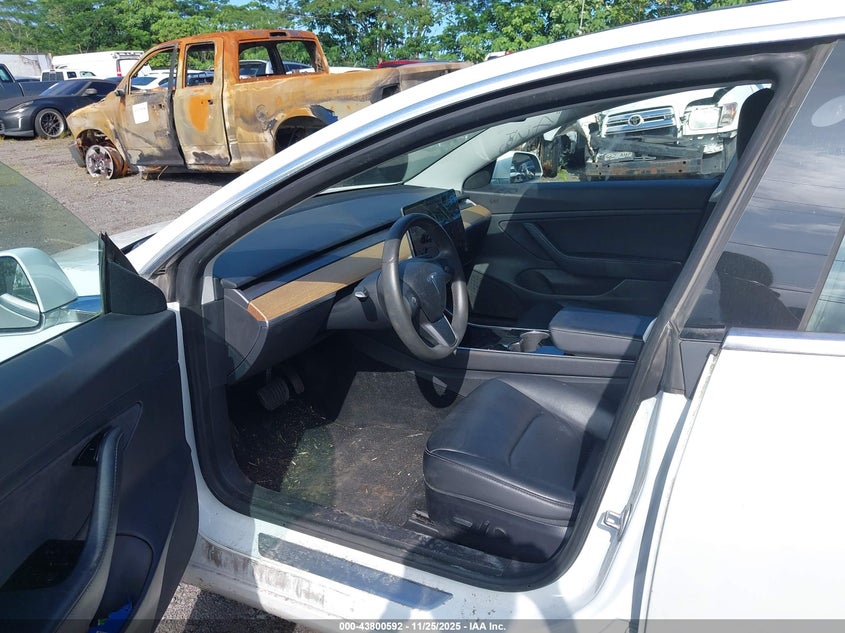 2020 Tesla Model 3 VIN 5YJ3E1EA6LF661687 IAAI salvage auction — RIGHT SIDE, Salvage (Hawaii), sold $3,150 on 2026-07-23 (photo 5)