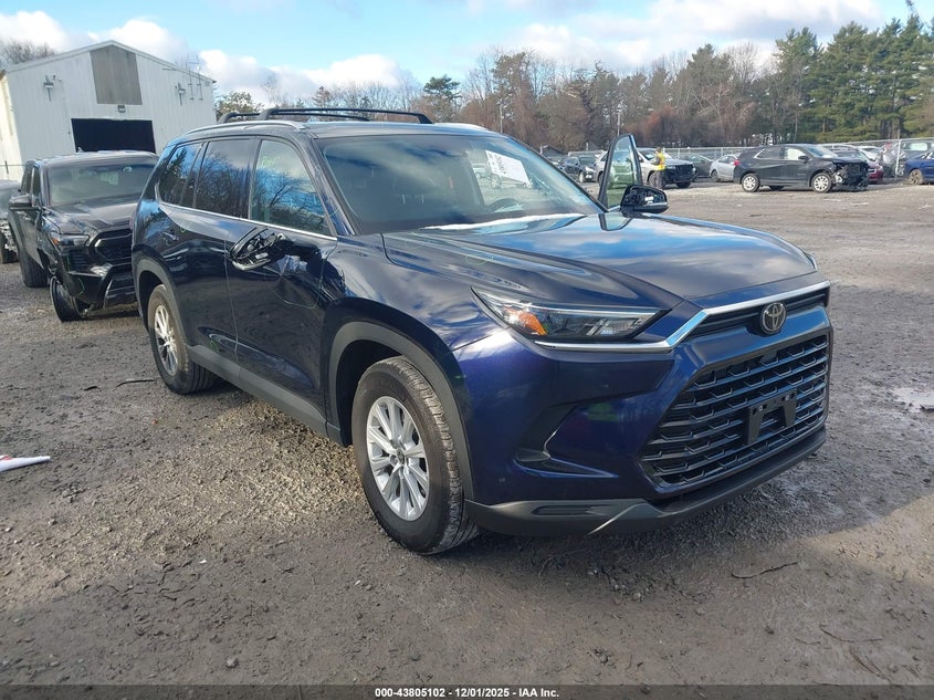 2024 Toyota Highlander VIN 5TDACAB59RS031011 IAAI salvage auction — RIGHT FRONT, Salvage Title, sold $18,100 on 2026-07-14 (photo 1)