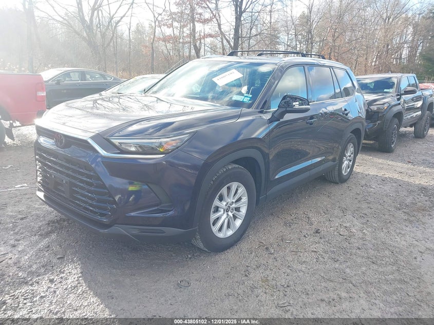 2024 Toyota Highlander VIN 5TDACAB59RS031011 IAAI salvage auction — RIGHT FRONT, Salvage Title, sold $18,100 on 2026-07-14 (photo 2)