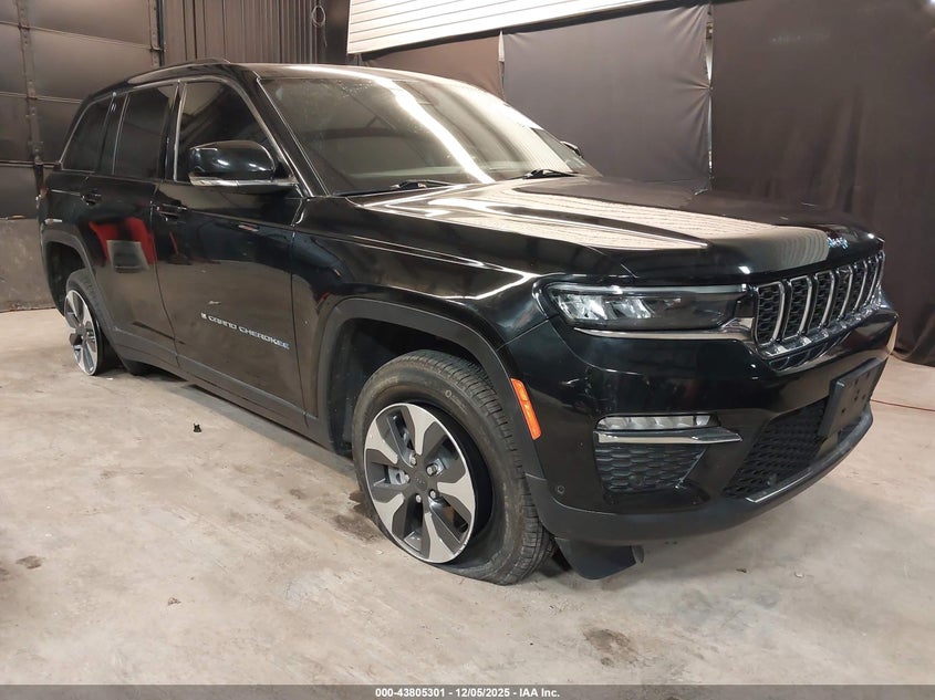 2024 Jeep Grand cherokee VIN 1C4RJYB62RC716589 — IAAI salvage auction photo