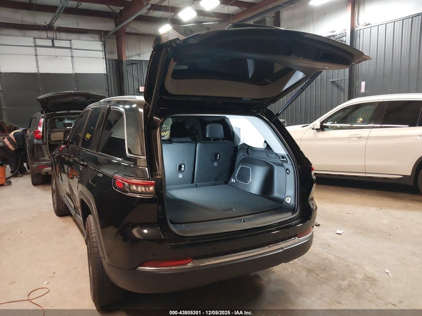 2024 Jeep Grand cherokee VIN 1C4RJYB62RC716589 IAAI salvage auction — SIDE, Mv-907A (New York), sold $16,925 on 2026-09-08 (photo 3)