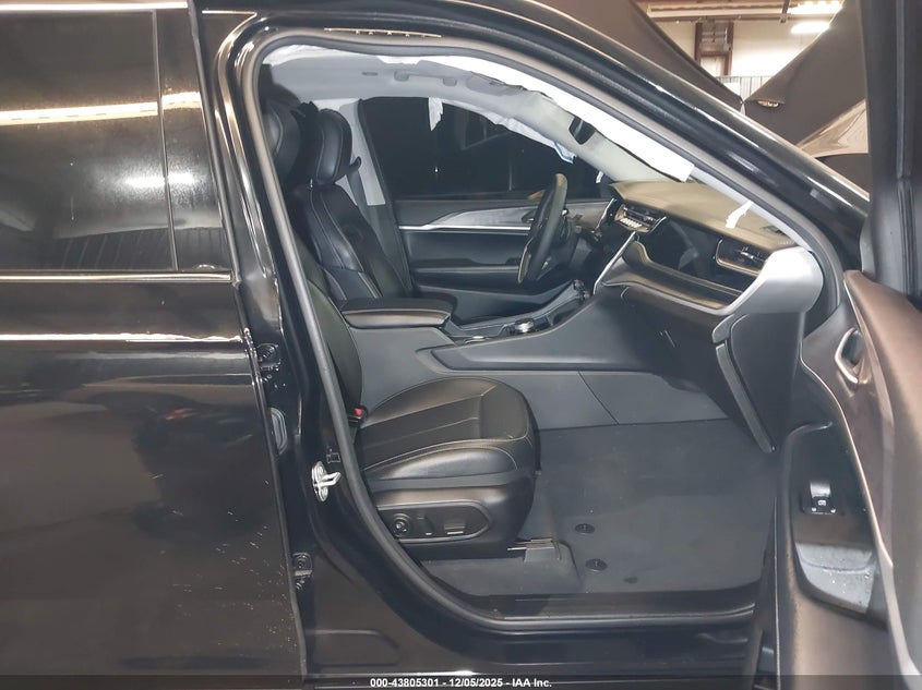 2024 Jeep Grand cherokee VIN 1C4RJYB62RC716589 IAAI salvage auction — SIDE, Mv-907A (New York), sold $16,925 on 2026-09-08 (photo 5)