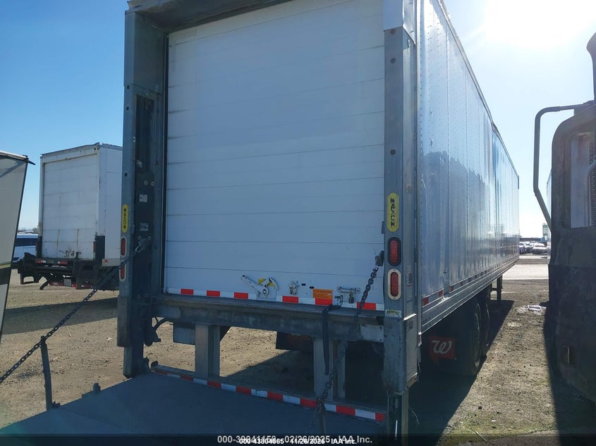 2015 VIN 3H3V482C9FT652033 IAAI salvage auction — REAR END, Salvage Title, sold $2,525 on 2026-10-14 (photo 4)