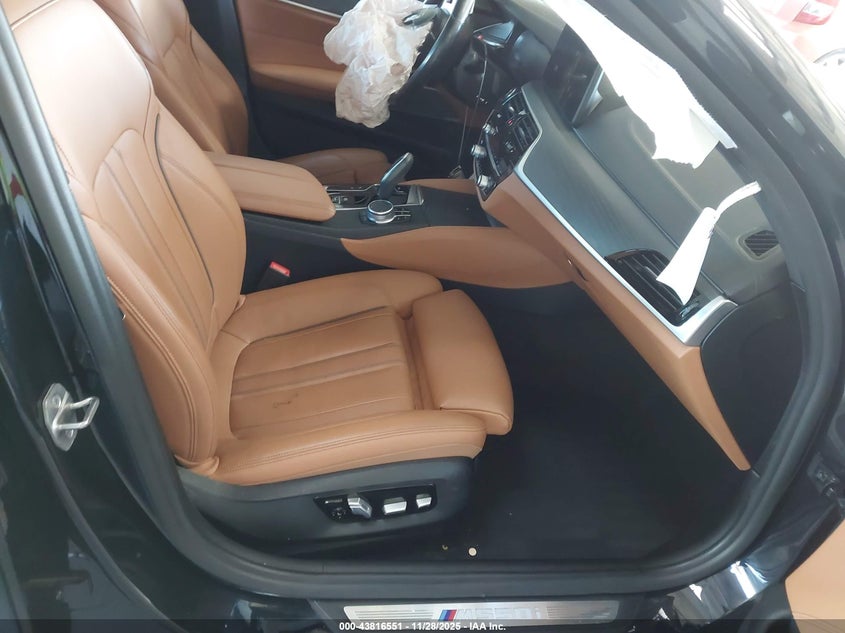 2022 BMW M550i xdrive VIN WBA13BK01NCH67995 IAAI salvage auction — FRONT END, Rebuildable (Florida), sold $14,300 on 2026-08-08 (photo 5)