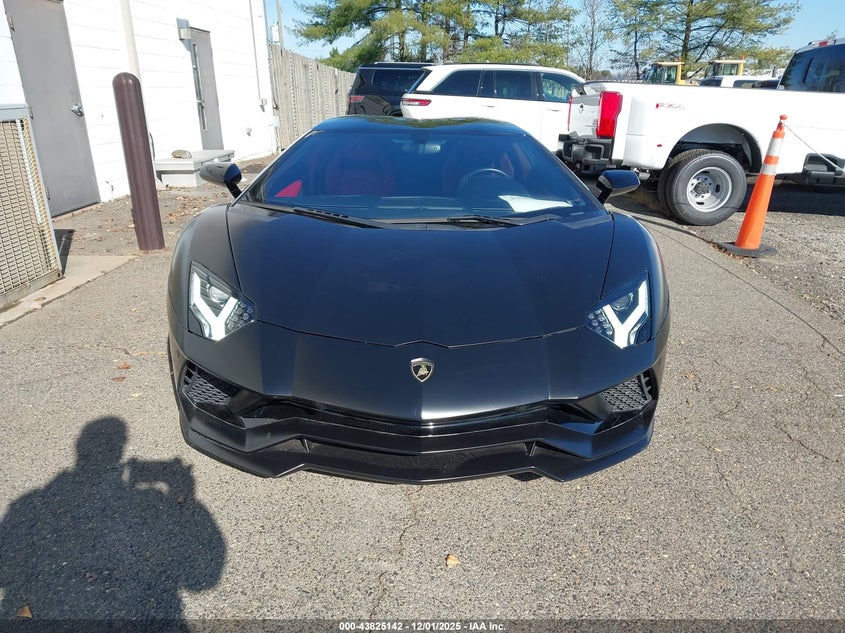 2018 Lamborghini Aventador VIN ZHWUV4ZD0JLA07069 IAAI salvage auction — Normal Wear, Clear (Virginia), sold $304,500 on 2025-12-29 (photo 6)