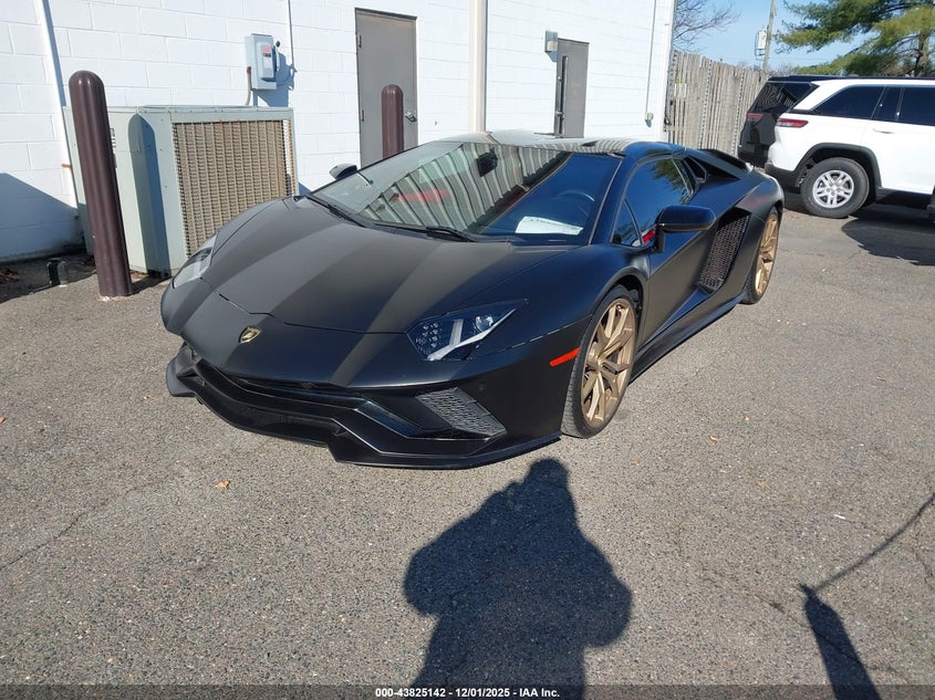 2018 Lamborghini Aventador VIN ZHWUV4ZD0JLA07069 IAAI salvage auction — Normal Wear, Clear (Virginia), sold $304,500 on 2025-12-29 (photo 2)