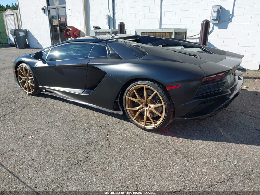 2018 Lamborghini Aventador VIN ZHWUV4ZD0JLA07069 IAAI salvage auction — Normal Wear, Clear (Virginia), sold $304,500 on 2025-12-29 (photo 3)
