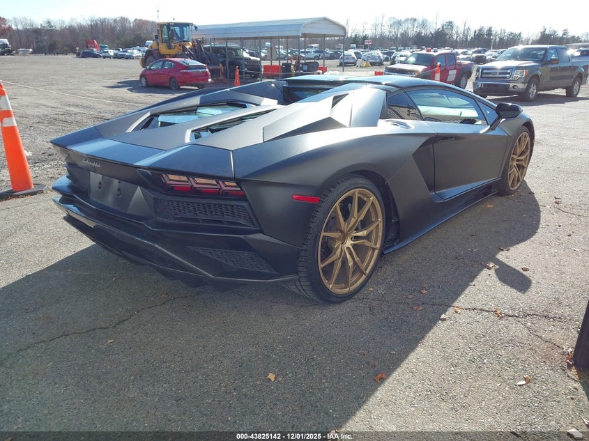 2018 Lamborghini Aventador VIN ZHWUV4ZD0JLA07069 IAAI salvage auction — Normal Wear, Clear (Virginia), sold $304,500 on 2025-12-29 (photo 4)