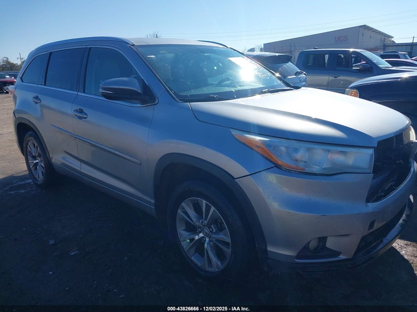 2015 Toyota Highlander VIN 5TDKKRFH5FS042349 IAAI salvage auction — FRONT & REAR, Clear (Oklahoma), sold $5,100 on 2026-07-29 (photo 1)