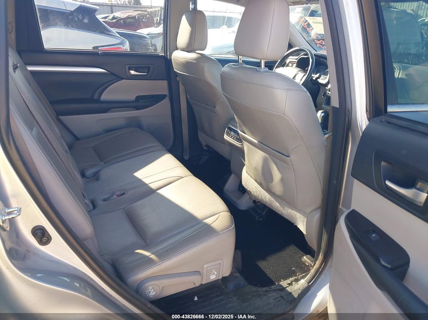 2015 Toyota Highlander VIN 5TDKKRFH5FS042349 IAAI salvage auction — FRONT & REAR, Clear (Oklahoma), sold $5,100 on 2026-07-29 (photo 8)