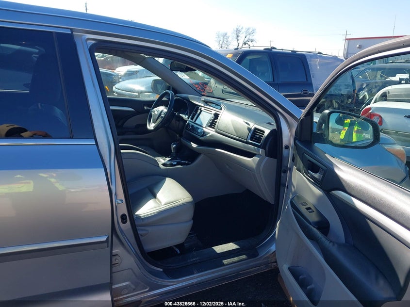 2015 Toyota Highlander VIN 5TDKKRFH5FS042349 IAAI salvage auction — FRONT & REAR, Clear (Oklahoma), sold $5,100 on 2026-07-29 (photo 5)