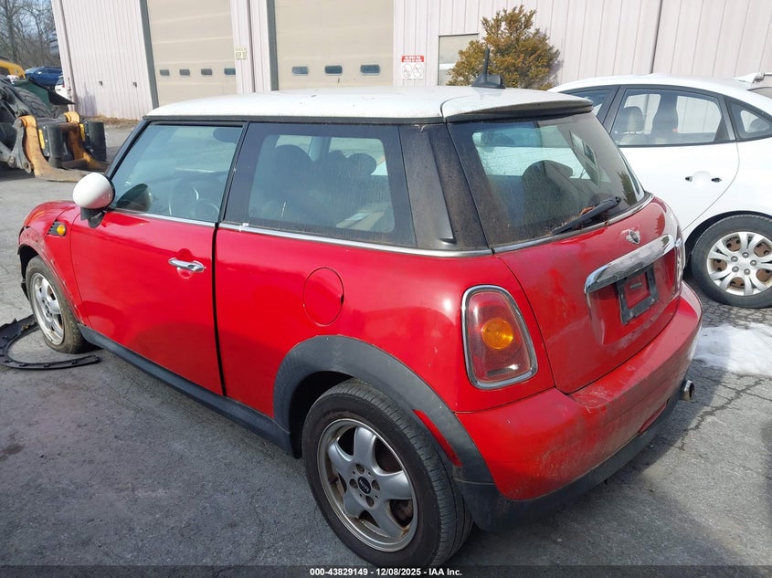 2007 Mini Cooper VIN WMWMF33577TL67458 IAAI salvage auction — ENGINE DAMAGE, Clear (Michigan), sold $400 on 2026-07-09 (photo 3)