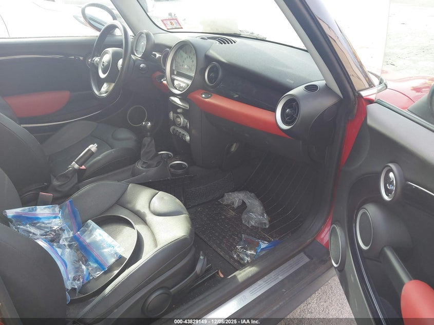 2007 Mini Cooper VIN WMWMF33577TL67458 IAAI salvage auction — ENGINE DAMAGE, Clear (Michigan), sold $400 on 2026-07-09 (photo 5)