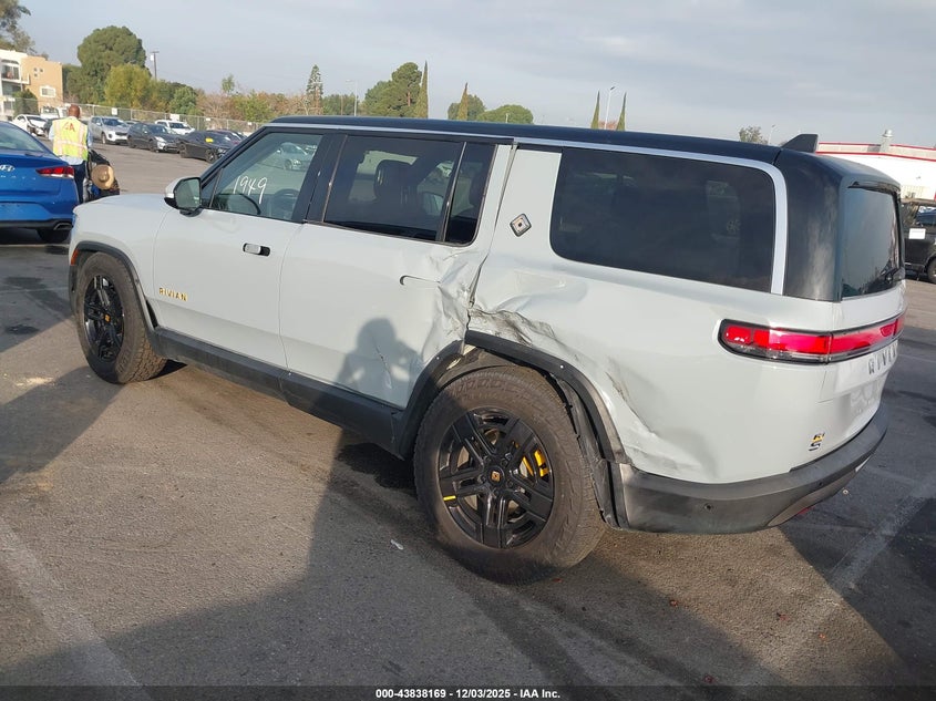 2023 Rivian R1s VIN 7PDSGABA0PN019590 IAAI salvage auction — Rear End, Salvage (California), sold $25,950 on 2025-12-11 (photo 3)
