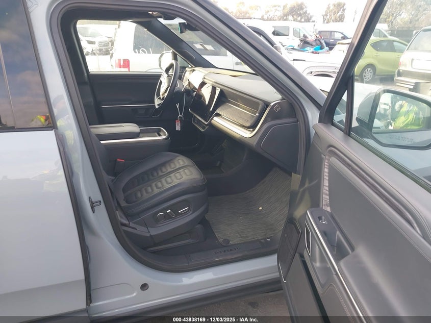 2023 Rivian R1s VIN 7PDSGABA0PN019590 IAAI salvage auction — Rear End, Salvage (California), sold $25,950 on 2025-12-11 (photo 5)