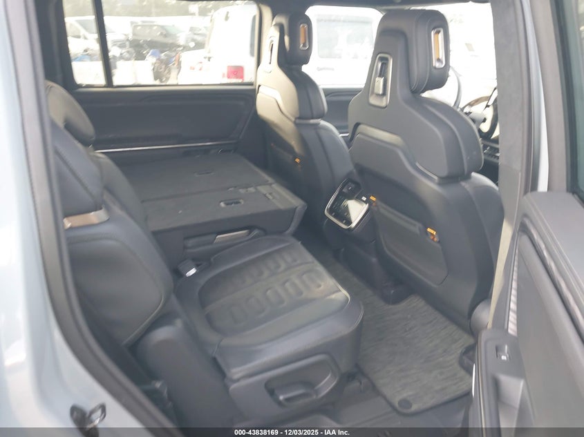 2023 Rivian R1s VIN 7PDSGABA0PN019590 IAAI salvage auction — Rear End, Salvage (California), sold $25,950 on 2025-12-11 (photo 8)