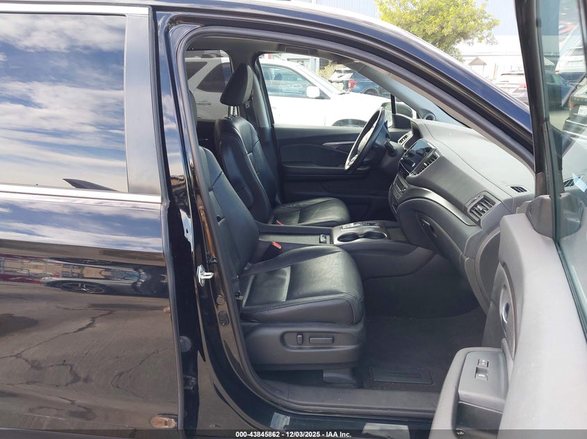 2021 Honda Pilot VIN 5FNYF6H23MB097650 IAAI salvage auction — THEFT, Salvage Title, sold $17,600 on 2026-07-27 (photo 5)