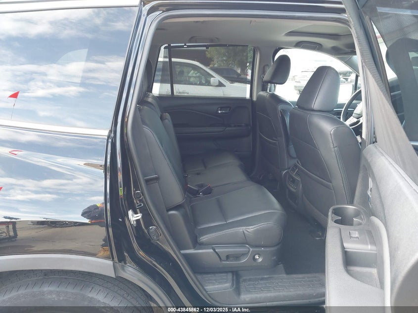 2021 Honda Pilot VIN 5FNYF6H23MB097650 IAAI salvage auction — THEFT, Salvage Title, sold $17,600 on 2026-07-27 (photo 8)