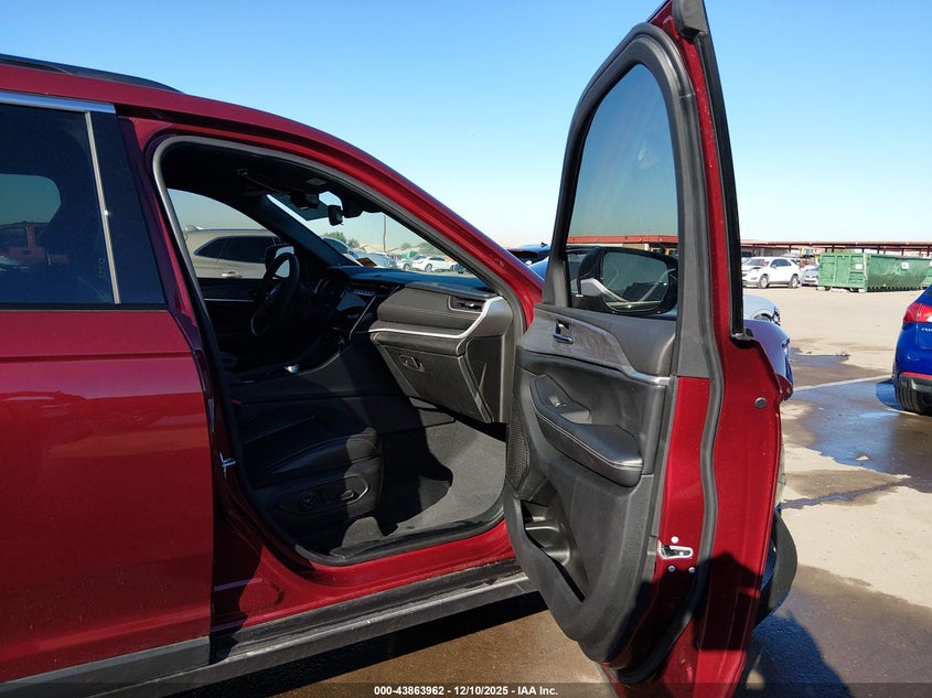 2024 Jeep Grand cherokee l VIN 1C4RJJBG9R8611440 IAAI salvage auction — FRONT & REAR, Salvage (Arizona), sold $8,900 on 2026-07-28 (photo 5)