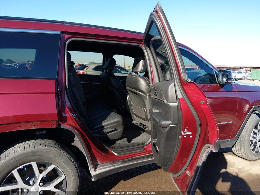 2024 Jeep Grand cherokee l VIN 1C4RJJBG9R8611440 IAAI salvage auction — FRONT & REAR, Salvage (Arizona), sold $8,900 on 2026-07-28 (photo 8)