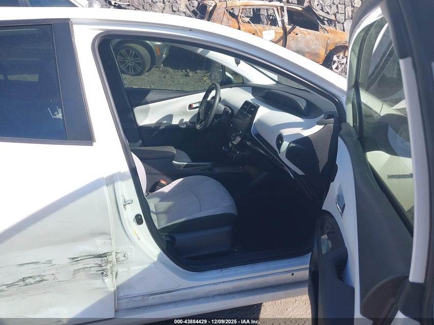 2021 Toyota Prius VIN JTDKAMFU1M3139453 IAAI salvage auction — RIGHT SIDE, Clear (Hawaii), sold $6,650 on 2026-07-14 (photo 5)