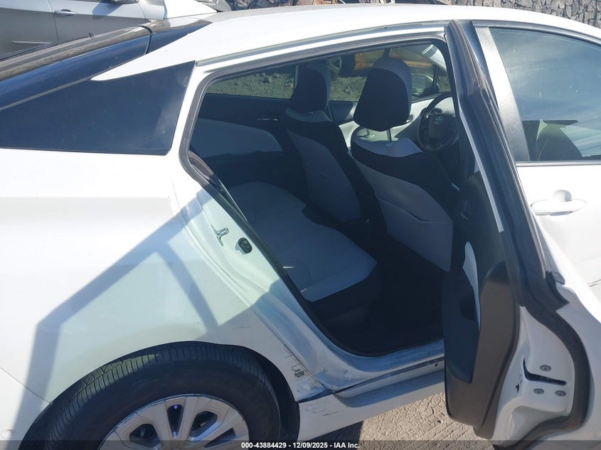 2021 Toyota Prius VIN JTDKAMFU1M3139453 IAAI salvage auction — RIGHT SIDE, Clear (Hawaii), sold $6,650 on 2026-07-14 (photo 8)