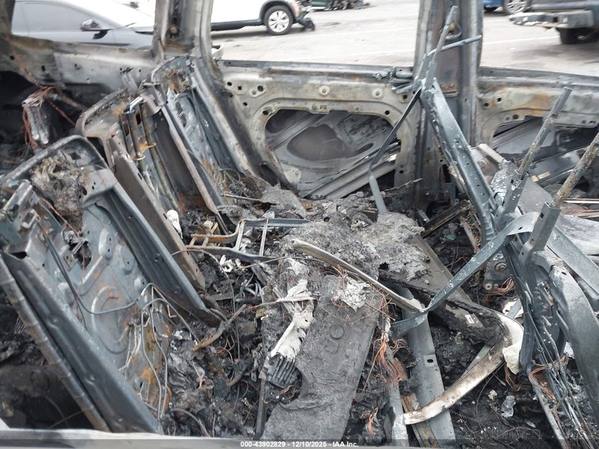 2017 Volvo Xc90 VIN YV4A22PKXH1179930 IAAI salvage auction — TOTAL BURN, Salvage (New Jersey), sold $275 on 2026-08-17 (photo 8)