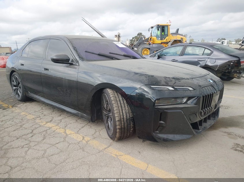 2023 BMW 7er VIN WBA33EJ03PCN85484 IAAI salvage auction — UNDERCARRIAGE, Wait Title, sold $10,100 on 2026-07-29 (photo 1)
