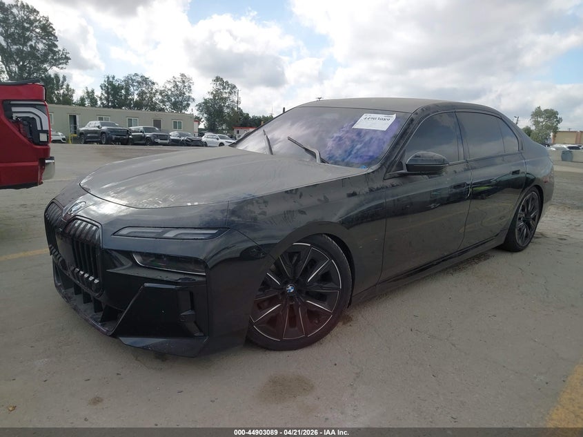 2023 BMW 7er VIN WBA33EJ03PCN85484 IAAI salvage auction — UNDERCARRIAGE, Wait Title, sold $10,100 on 2026-07-29 (photo 2)