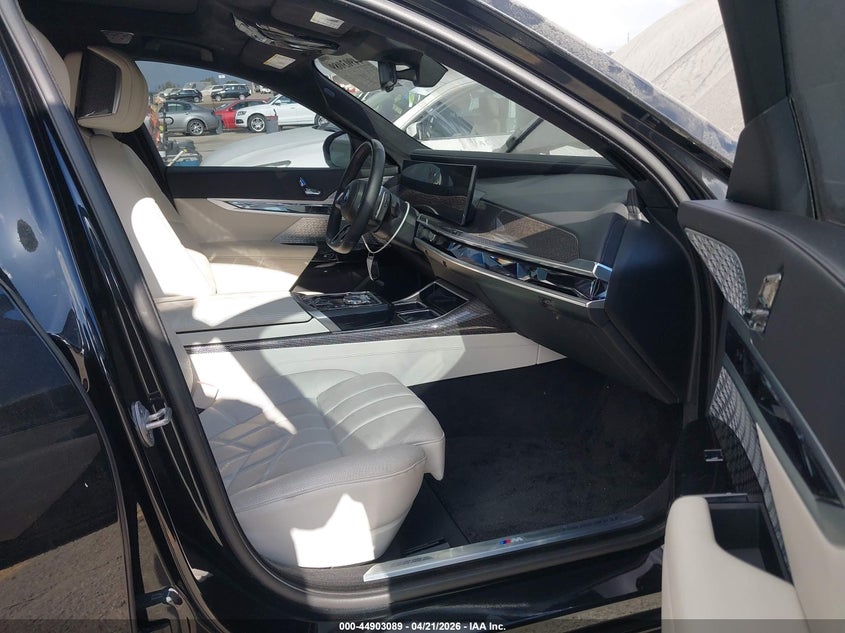 2023 BMW 7er VIN WBA33EJ03PCN85484 IAAI salvage auction — UNDERCARRIAGE, Wait Title, sold $10,100 on 2026-07-29 (photo 5)