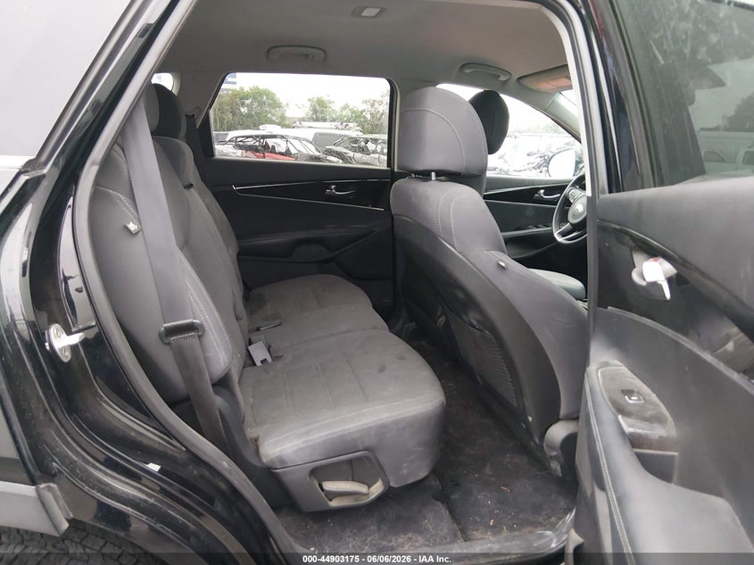 2017 Kia Sorento VIN 5XYPG4A3XHG290005 IAAI salvage auction — LEFT SIDE, Salvage Title, sold $2,150 on 2026-07-23 (photo 8)