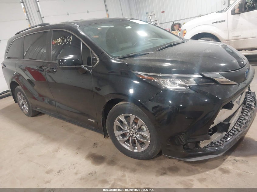 2021 Toyota Sienna VIN 5TDKRKEC0MS031152 IAAI salvage auction — LEFT FRONT, Salvage (Minnesota), sold $4,950 on 2026-07-22 (photo 1)