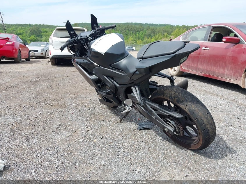 2025 Yamaha VIN MH3RH25E9SK001205 IAAI salvage auction — FRONT END, Salvage Title, sold $425 on 2026-07-14 (photo 3)