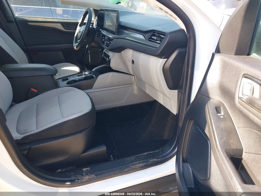 2024 Ford Escape VIN 1FMCU9GNXRUB48245 IAAI salvage auction — SIDE, Wait Title, sold $5,100 on 2026-07-31 (photo 5)