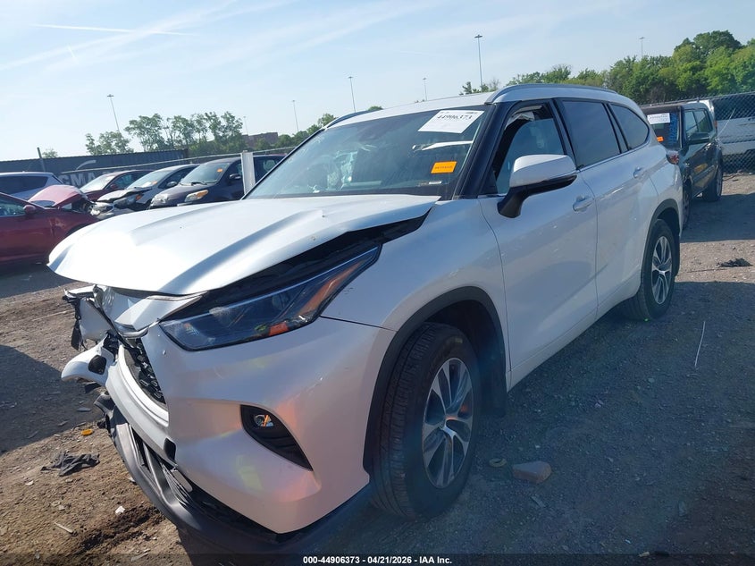 2022 Toyota Highlander VIN 5TDHZRAH5NS553331 IAAI salvage auction — FRONT END, Salvage Title, sold $13,600 on 2026-07-23 (photo 2)