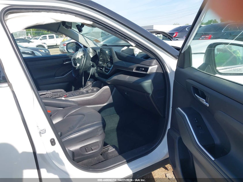 2022 Toyota Highlander VIN 5TDHZRAH5NS553331 IAAI salvage auction — FRONT END, Salvage Title, sold $13,600 on 2026-07-23 (photo 5)