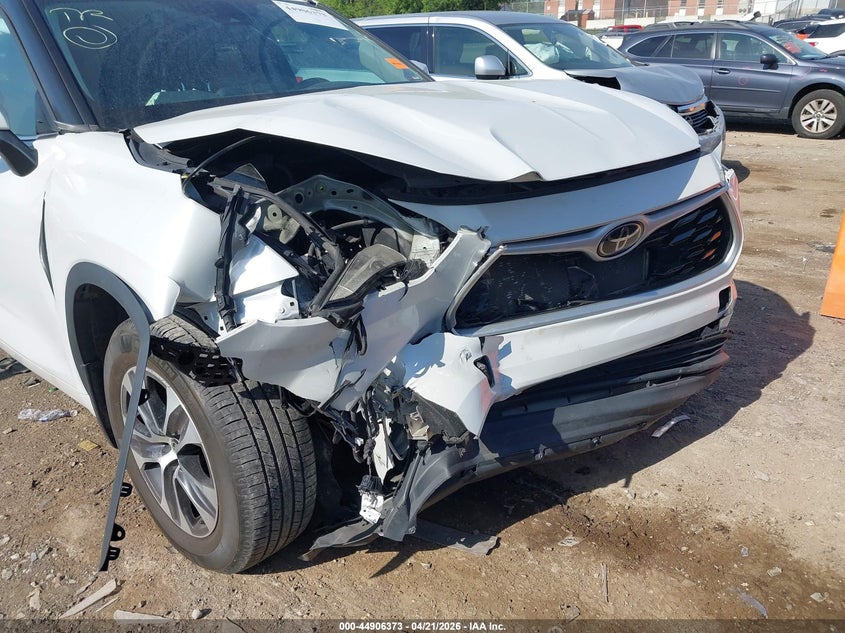 2022 Toyota Highlander VIN 5TDHZRAH5NS553331 IAAI salvage auction — FRONT END, Salvage Title, sold $13,600 on 2026-07-23 (photo 6)