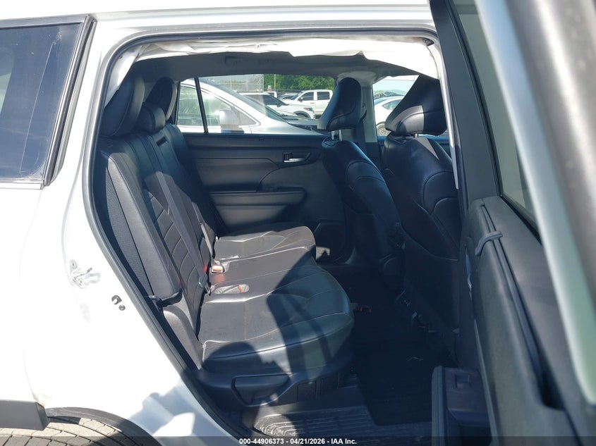 2022 Toyota Highlander VIN 5TDHZRAH5NS553331 IAAI salvage auction — FRONT END, Salvage Title, sold $13,600 on 2026-07-23 (photo 8)