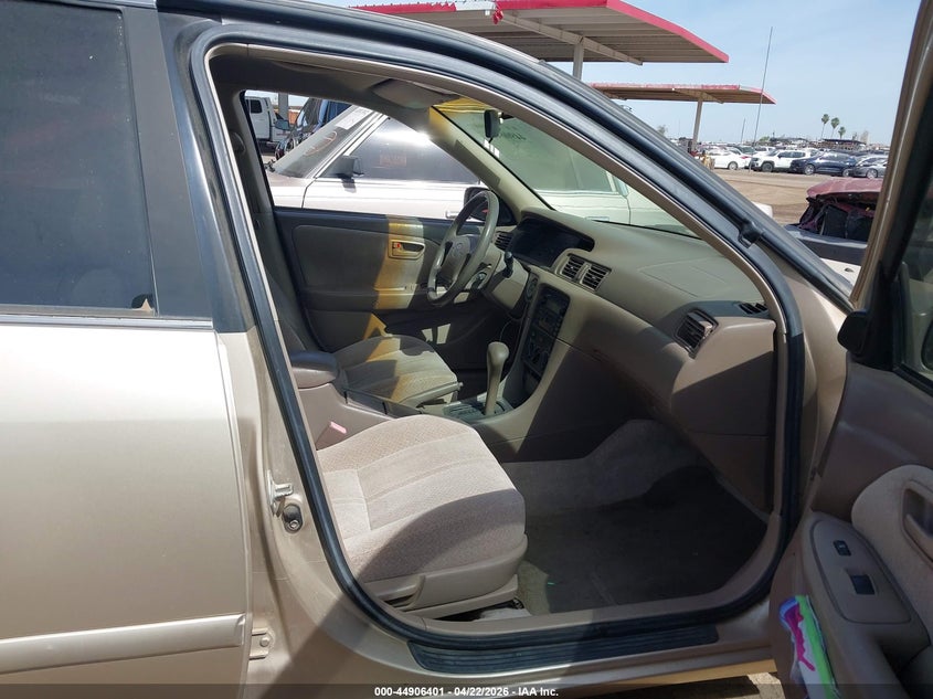 2001 Toyota Camry VIN JT2BG22K010535970 IAAI salvage auction — NORMAL WEAR, Clear-Dealer Only (Arizona), sold $325 on 2026-07-28 (photo 5)