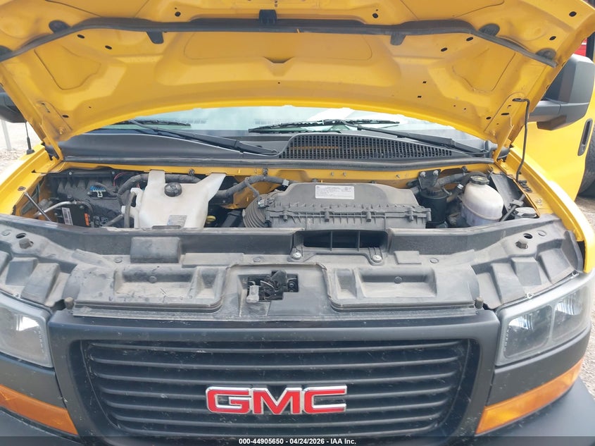2023 Gmc Savana VIN 7GZ37TC73PN003445 IAAI salvage auction — SIDE, Wait Title, sold $25 on 2026-07-22 (photo 9)