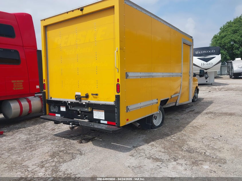 2023 Gmc Savana VIN 7GZ37TC73PN003445 IAAI salvage auction — SIDE, Wait Title, sold $25 on 2026-07-22 (photo 4)