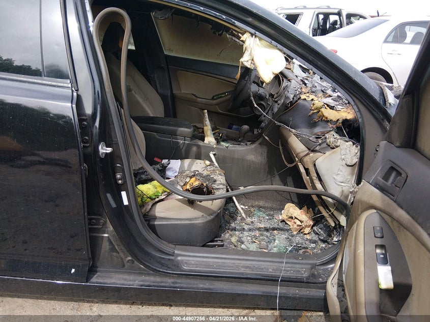 2011 Kia Optima VIN KNAGM4A76B5134391 IAAI salvage auction — ENGINE BURN, Salvage (Georgia), sold $25 on 2026-07-29 (photo 5)