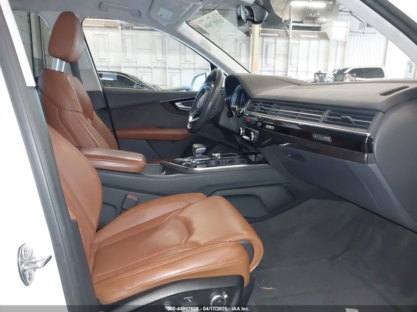 2019 Audi Q7 VIN WA1VAAF77KD006185 IAAI salvage auction — LEFT FRONT, Salvage (Oregon), sold $9,400 on 2026-07-30 (photo 5)
