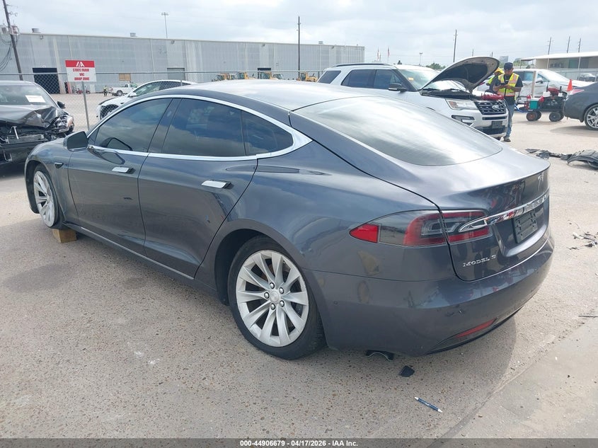 2017 Tesla Model s VIN 5YJSA1E10HF202699 IAAI salvage auction — LEFT & RIGHT, Salvage Title, sold $2,050 on 2026-07-23 (photo 3)