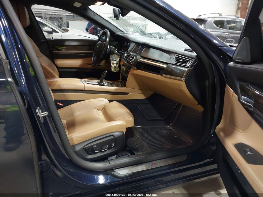 2015 BMW 7er VIN WBAYB6C59FD966126 IAAI salvage auction — LEFT SIDE, Salvage Title, sold $1,750 on 2026-07-08 (photo 5)