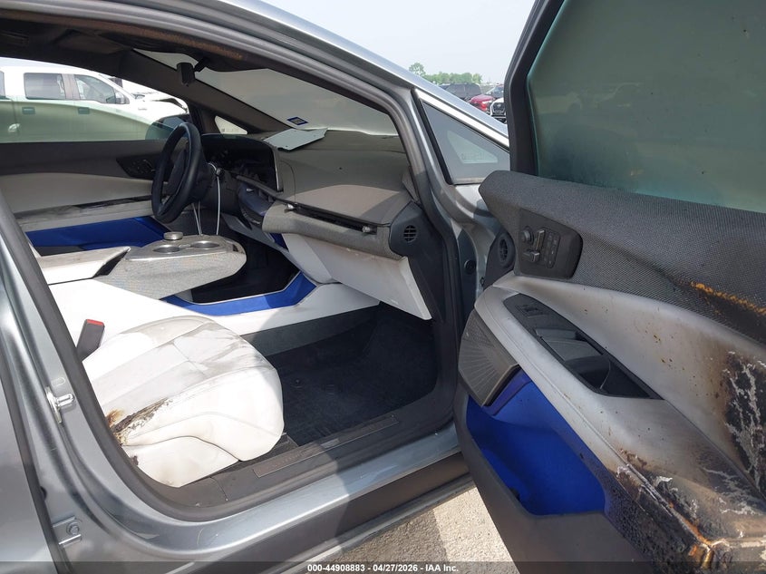 2025 Cadillac Optiq VIN 3GYK3DMR4SS198717 IAAI salvage auction — Burn Interior, Salvage Title, sold $12,100 on 2026-08-17 (photo 5)