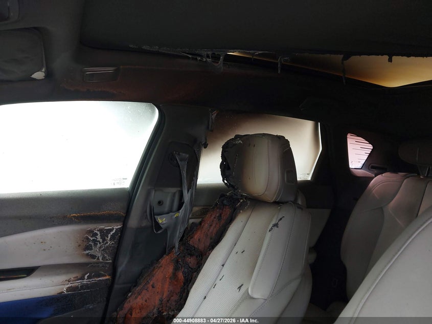 2025 Cadillac Optiq VIN 3GYK3DMR4SS198717 IAAI salvage auction — Burn Interior, Salvage Title, sold $12,100 on 2026-08-17 (photo 6)